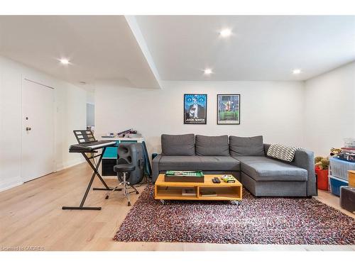 135 Deane Avenue, Oakville, ON - Indoor Photo Showing Living Room