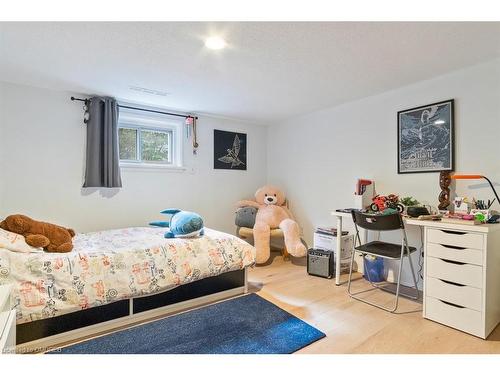 135 Deane Avenue, Oakville, ON - Indoor Photo Showing Bedroom