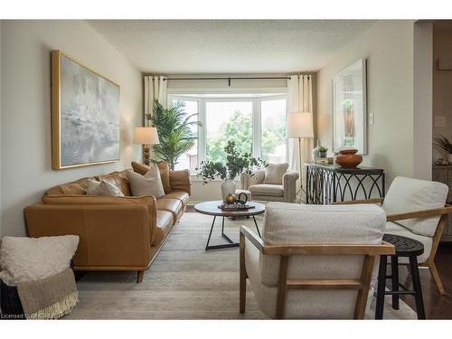 586 Hayward Crescent, Milton, ON - Indoor Photo Showing Living Room