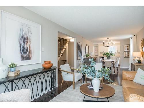 586 Hayward Crescent, Milton, ON - Indoor Photo Showing Living Room