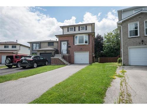 586 Hayward Crescent, Milton, ON - Outdoor With Facade