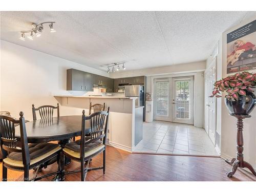 102-1810 Walker'S Line, Burlington, ON - Indoor Photo Showing Dining Room