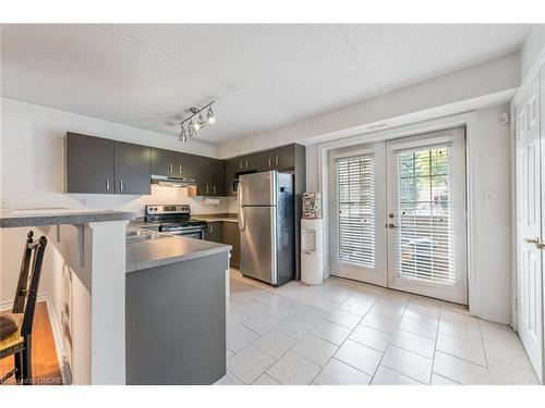 102-1810 Walker'S Line, Burlington, ON - Indoor Photo Showing Kitchen