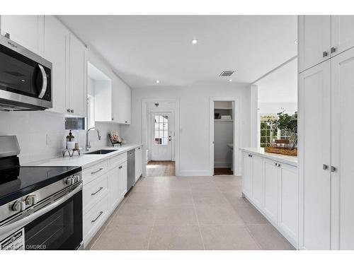 6123 Guelph Line, Burlington, ON - Indoor Photo Showing Kitchen