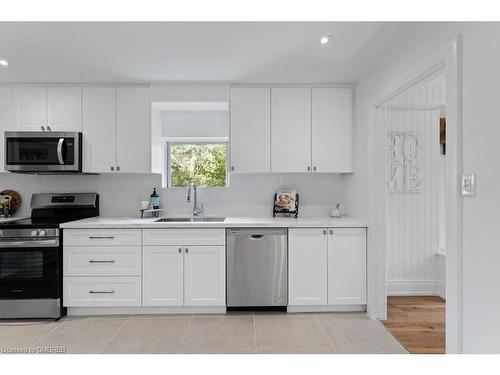 6123 Guelph Line, Burlington, ON - Indoor Photo Showing Kitchen