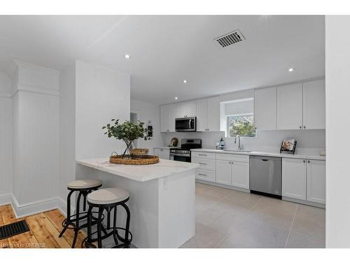 6123 Guelph Line, Burlington, ON - Indoor Photo Showing Kitchen With Upgraded Kitchen