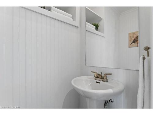 6123 Guelph Line, Burlington, ON - Indoor Photo Showing Bathroom