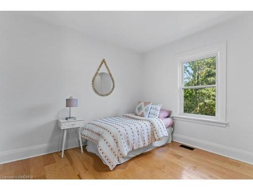 6123 Guelph Line, Burlington, ON - Indoor Photo Showing Bedroom