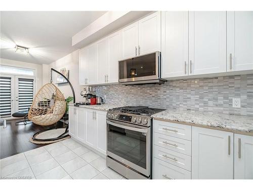 2492 Elder Lane, Oakville, ON - Indoor Photo Showing Kitchen With Upgraded Kitchen