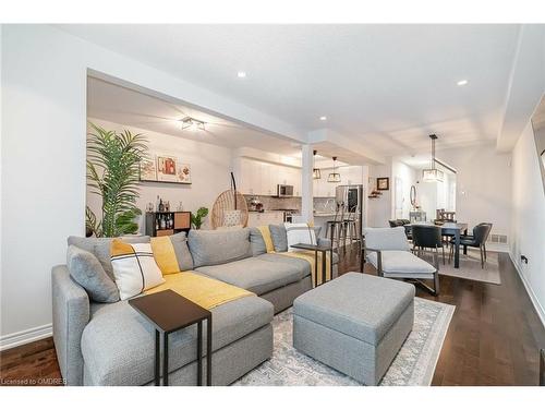 2492 Elder Lane, Oakville, ON - Indoor Photo Showing Living Room