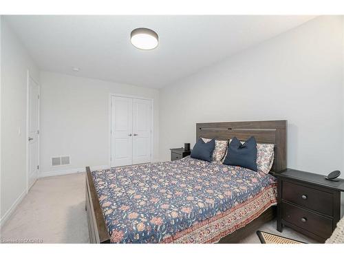 2492 Elder Lane, Oakville, ON - Indoor Photo Showing Bedroom