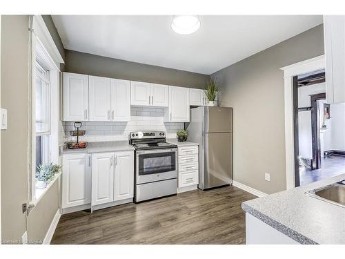 183 Rosslyn Avenue S, Hamilton, ON - Indoor Photo Showing Kitchen