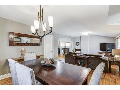 183 Rosslyn Avenue S, Hamilton, ON - Indoor Photo Showing Dining Room