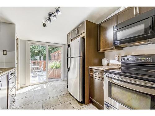 183 Rosslyn Avenue S, Hamilton, ON - Indoor Photo Showing Kitchen