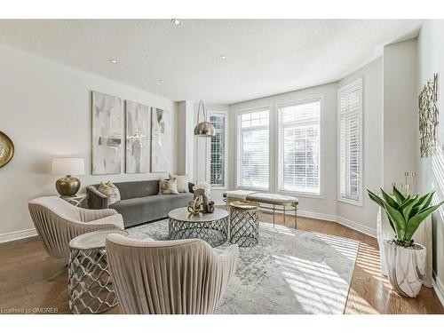 2475 Whitehorn Drive, Burlington, ON - Indoor Photo Showing Living Room