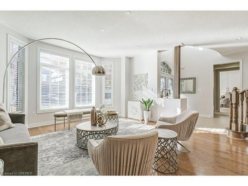 2475 Whitehorn Drive, Burlington, ON - Indoor Photo Showing Living Room