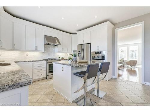 2475 Whitehorn Drive, Burlington, ON - Indoor Photo Showing Kitchen With Upgraded Kitchen