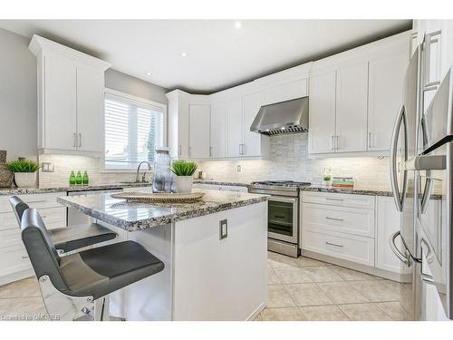 2475 Whitehorn Drive, Burlington, ON - Indoor Photo Showing Kitchen With Upgraded Kitchen