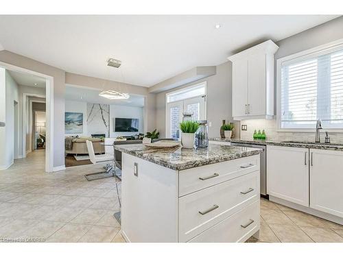 2475 Whitehorn Drive, Burlington, ON - Indoor Photo Showing Kitchen With Upgraded Kitchen