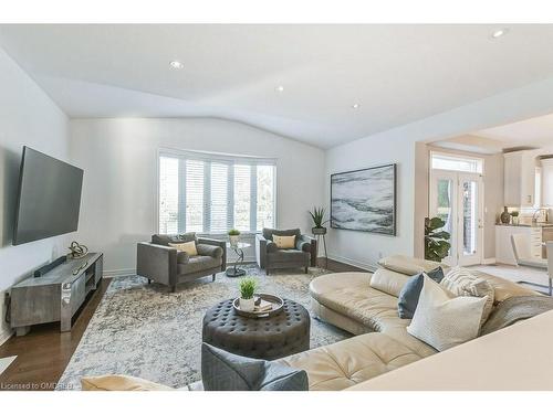 2475 Whitehorn Drive, Burlington, ON - Indoor Photo Showing Living Room