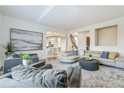 2475 Whitehorn Drive, Burlington, ON - Indoor Photo Showing Living Room