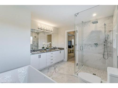 2475 Whitehorn Drive, Burlington, ON - Indoor Photo Showing Bathroom