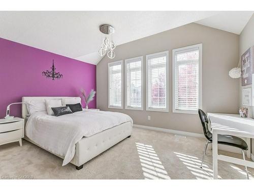 2475 Whitehorn Drive, Burlington, ON - Indoor Photo Showing Bedroom