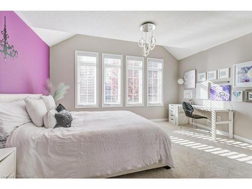 2475 Whitehorn Drive, Burlington, ON - Indoor Photo Showing Bedroom