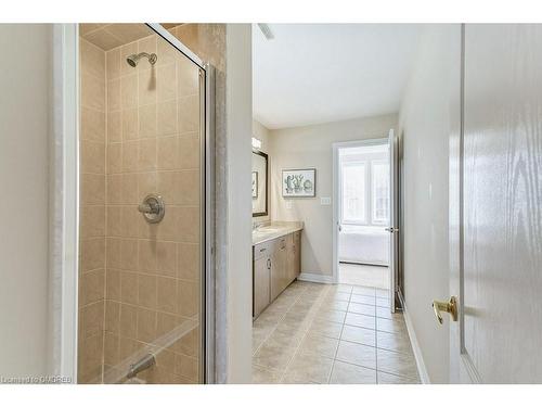 2475 Whitehorn Drive, Burlington, ON - Indoor Photo Showing Bathroom