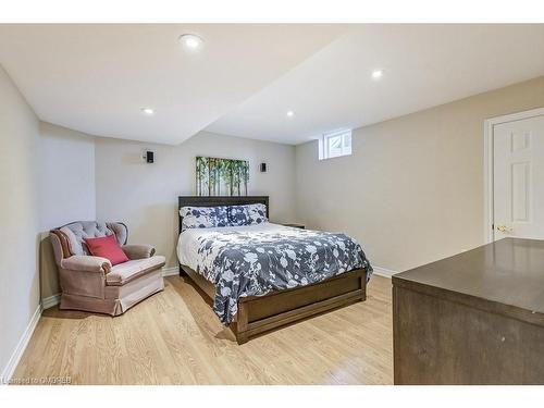 2475 Whitehorn Drive, Burlington, ON - Indoor Photo Showing Bedroom