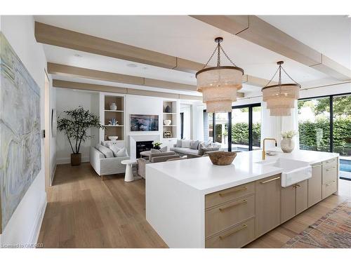 143 Crestwood Court, Burlington, ON - Indoor Photo Showing Kitchen