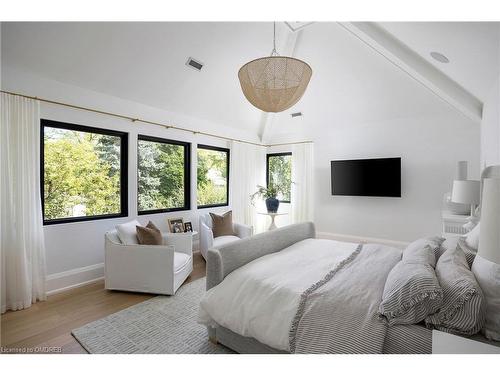 143 Crestwood Court, Burlington, ON - Indoor Photo Showing Bedroom