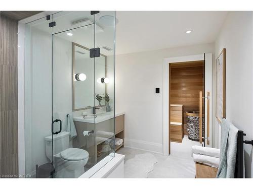 143 Crestwood Court, Burlington, ON - Indoor Photo Showing Bathroom