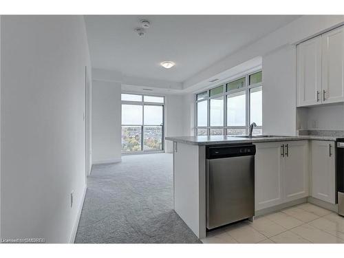 905-450 Dundas Street E, Waterdown, ON - Indoor Photo Showing Kitchen