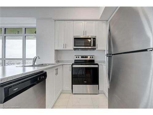 905-450 Dundas Street E, Waterdown, ON - Indoor Photo Showing Kitchen