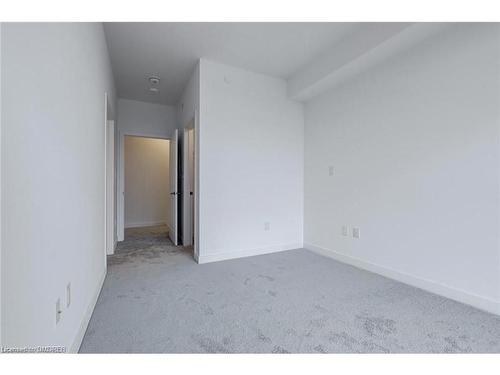 905-450 Dundas Street E, Waterdown, ON - Indoor Photo Showing Other Room