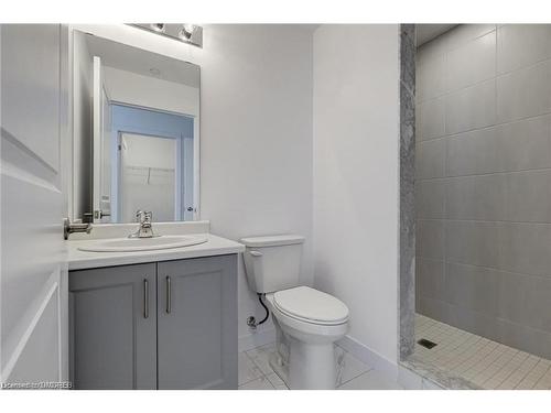 905-450 Dundas Street E, Waterdown, ON - Indoor Photo Showing Bathroom