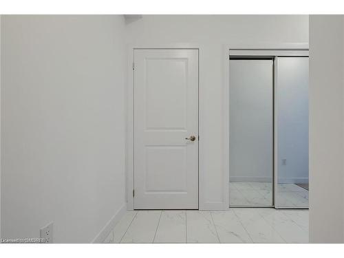 905-450 Dundas Street E, Waterdown, ON - Indoor Photo Showing Other Room