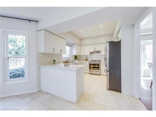 22 Arborfield Lane, Markham, ON - Indoor Photo Showing Kitchen