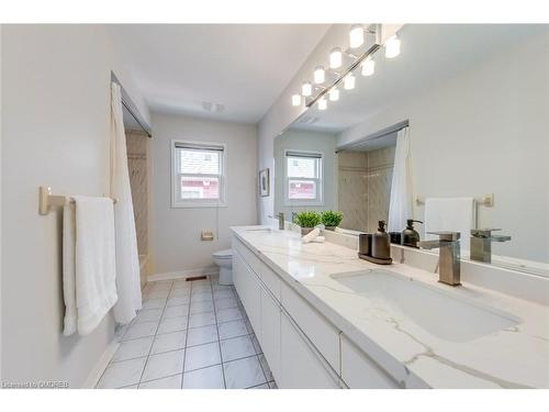 22 Arborfield Lane, Markham, ON - Indoor Photo Showing Bathroom