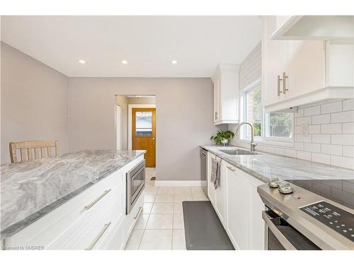 27 Palmerston Place, Hamilton, ON - Indoor Photo Showing Kitchen