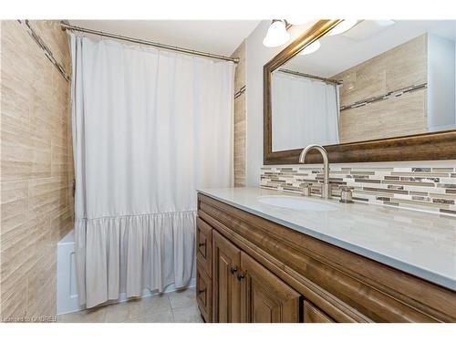 27 Palmerston Place, Hamilton, ON - Indoor Photo Showing Bathroom