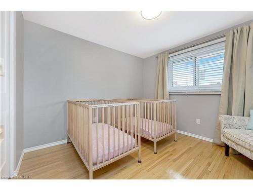 27 Palmerston Place, Hamilton, ON - Indoor Photo Showing Bedroom