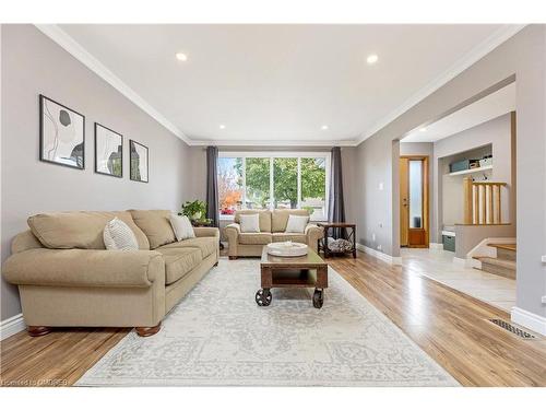 27 Palmerston Place, Hamilton, ON - Indoor Photo Showing Living Room