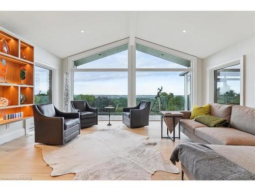 7286 Bell School Line, Milton, ON - Indoor Photo Showing Living Room