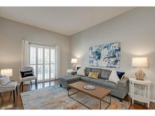 2177 Forest Gate Park, Oakville, ON - Indoor Photo Showing Living Room