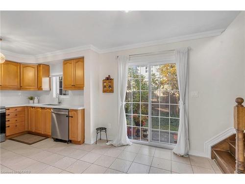 5-3040 Fifth Line W, Mississauga, ON - Indoor Photo Showing Kitchen