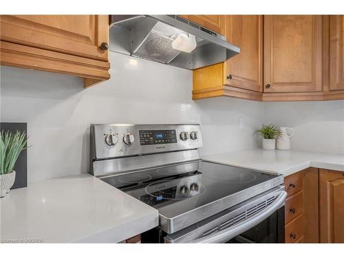 5-3040 Fifth Line W, Mississauga, ON - Indoor Photo Showing Kitchen