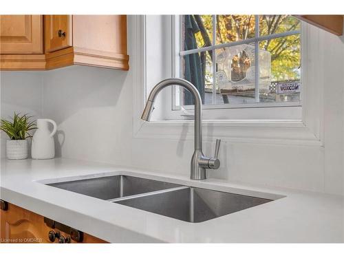 5-3040 Fifth Line W, Mississauga, ON - Indoor Photo Showing Kitchen With Double Sink