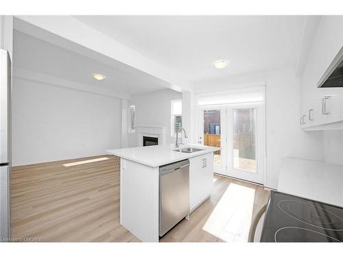 1200 Anson Gate, Oakville, ON - Indoor Photo Showing Kitchen